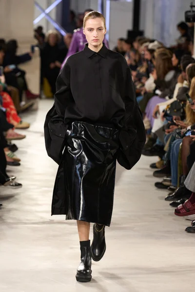 Look 25